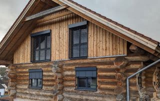 Naturstammhaus vor Renovierung