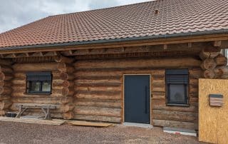 Naturstammhaus vor Renovierung